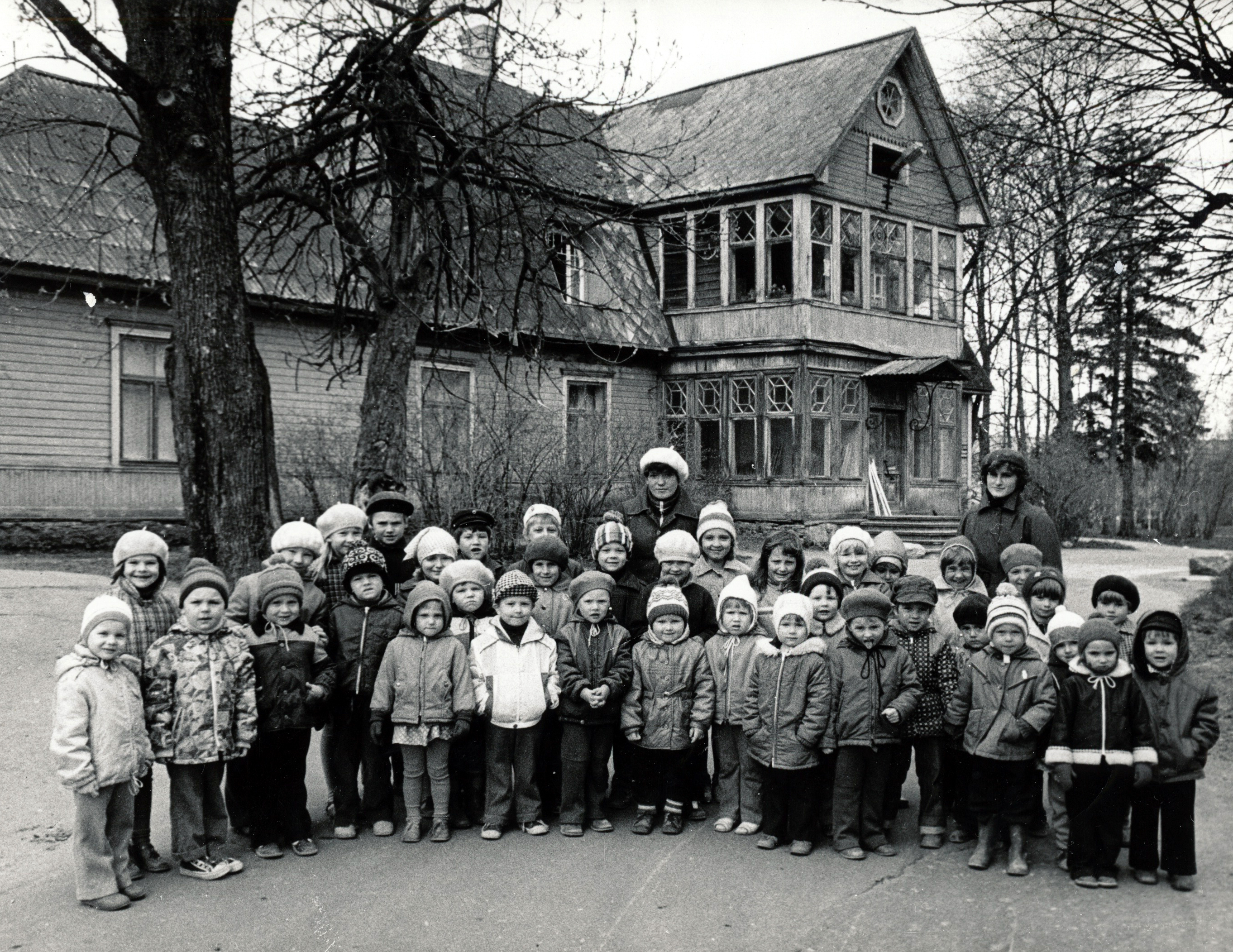 Taebla kindergarten groups in 1983