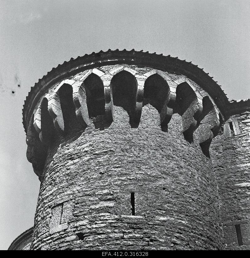 Protection tower for the front gate of the large Beach Gate.