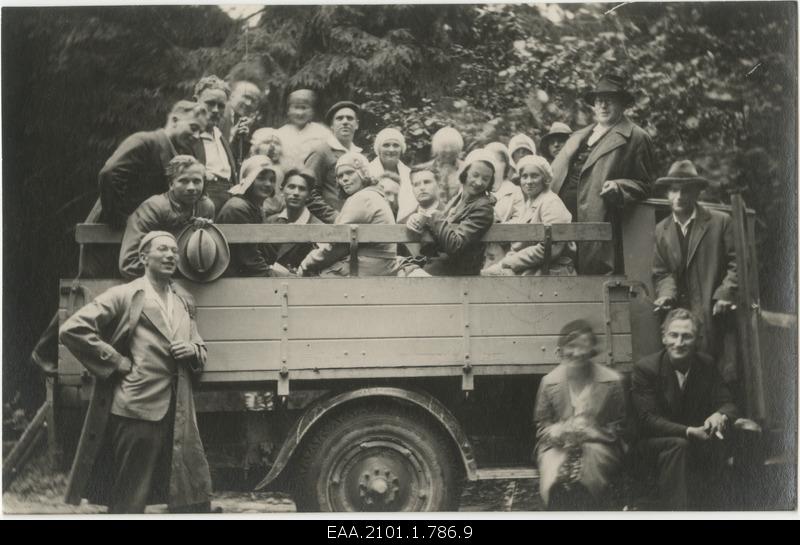 Travel company in the truck box