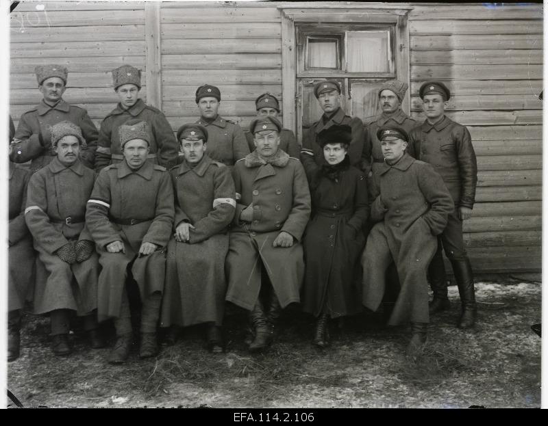 War of Liberty. 1.The authors of the Jalaväepolgu in Peeterrist village in front of the headquarters building. On the front row right the third path adjutant subletant Hans Tuuksam (Tuksam), the fourth [Staff commander sticker Adam Holmberg? ].