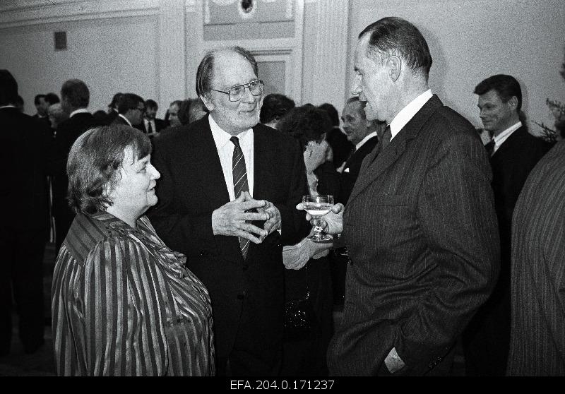 Writers Ellen Niit and Jaan Kross (from left 1st and 2.) Henning von Wistinghaus, Ambassador of the Federal Republic of Germany.