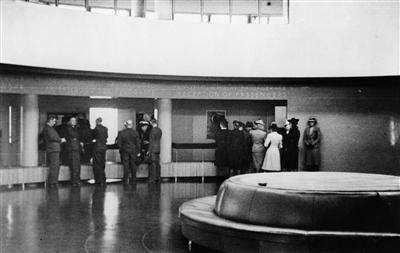 Malmin lentokentän hallintorakennuksen aula 1940-luvun lopussa