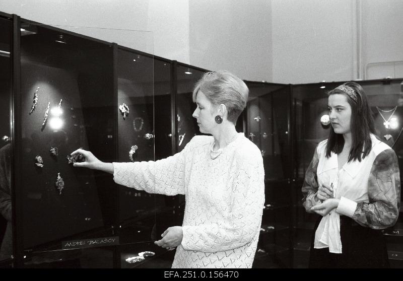 At the opening of the a - Gallery, Hobupea Street, the jewellery of the metal artist Andrei Balašov is demonstrated by the master of the gallery and the metal artist Ene Valter.