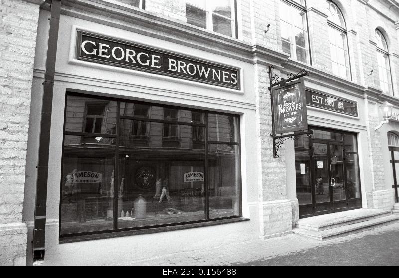 Irish pub “George Brownes” on Harju Street.