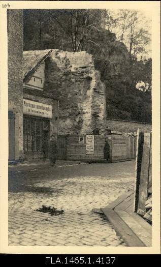 Nunne Gate, ruins of the second tower.