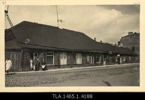 A. Ströhm's house, a. Ströhm in front of his bakery business (in the corner of the Great Roosikrants and Väike Pärnu mnt).