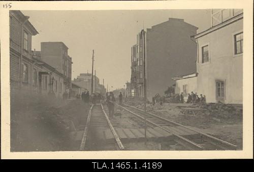Dismantling the houses in 1935 and installation of electric tram tracks in the Small Roosikrants.