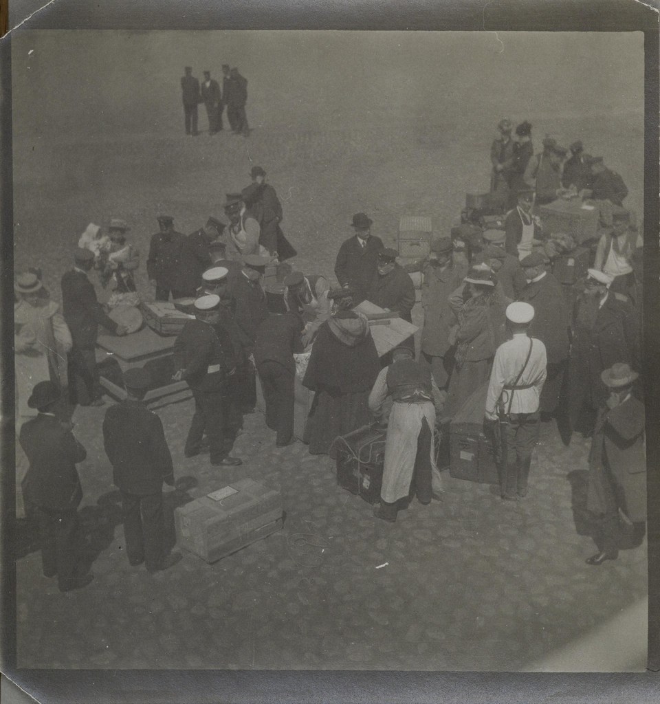 Right-hand half of a stereoscopic photograph depicting a scene in the harbour of Tallinn, Estonia