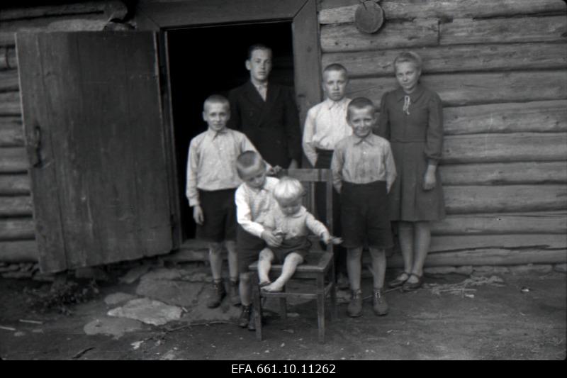 Talulapsed Märjamaa lähedalt.