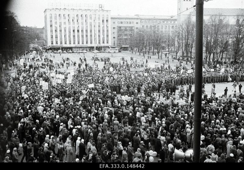 View of the Freedom Square after the 73th anniversary of the October Revolution of the Soviet Army's parade and workers' demonstration.