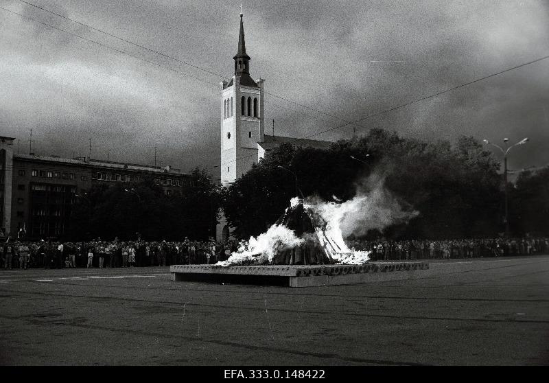 View of the Freedom Square during the burning of the Baltic Freedom Square on the 51st anniversary of the conclusion of the Molotov-Ribbentrop Pact.