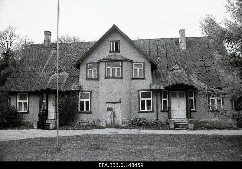 The House of Farm servants belonged to the President of the Republic of Estonia Konstantin Pätsi in Kloostrimetsa on the territory of the current Tallinn Botanical Garden.