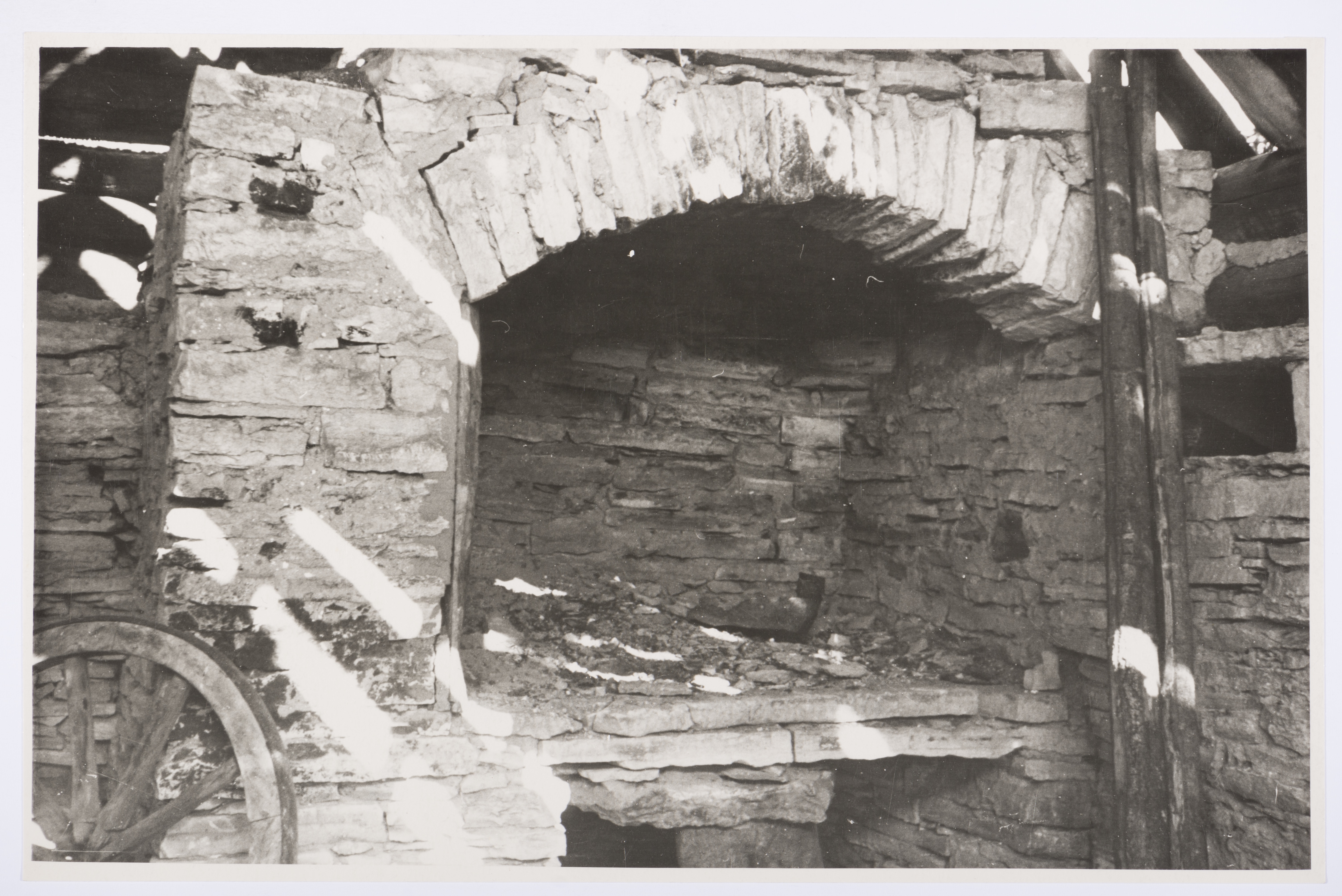 Ääs Veski-Jaagu talu sepikojas Sipa külas., EVM F 41:102, Eesti Vabaõhumuuseum SA (1960)