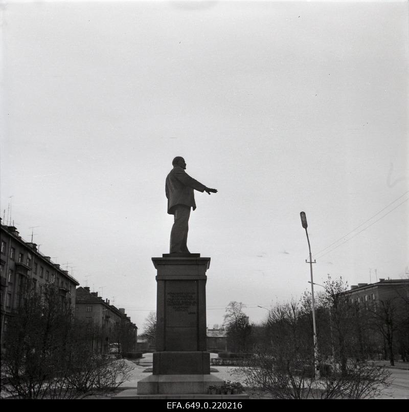 View of the form of Lenin on the front of the building of the Central Committee of the USSR (Ministry of Foreign Affairs).