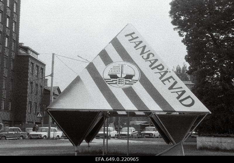 Hansa Days Advertisement Winning in the square at the beginning of the Kaarli puiestee.