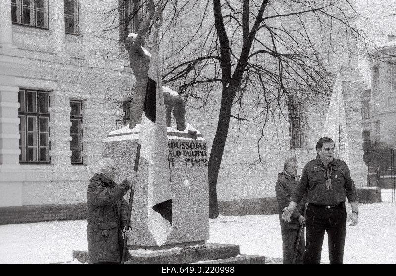 Andres Haamer, head of Estonian Skautliku Antoni Keskgildi (EsAk) at the memorial mark of Tallinn apprentices and teachers who fell in the War of Liberty.