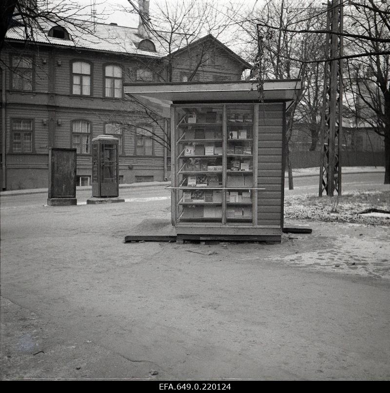 View of the newspaper hekioski on Toompuiesteel.