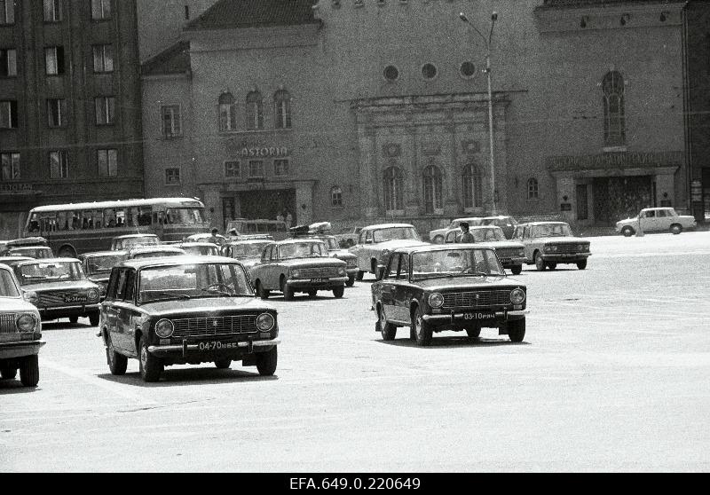 Passenger cars Parking in the winning square.