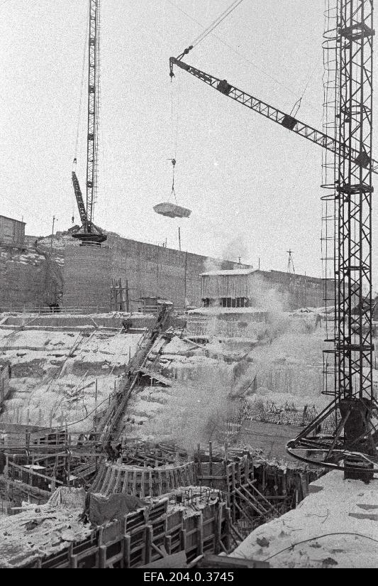 Montage works in the construction of the building of the Narva Hydroelectric Power Station.