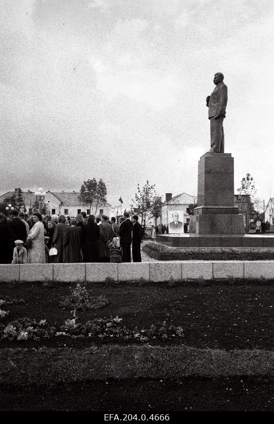 General view of the opening of the monument in the socialist part of Kohtla-Järvel.