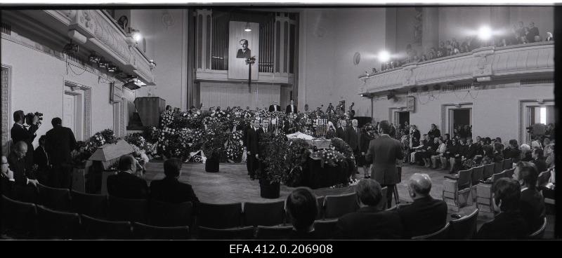 The funeral service of Georg Otsa, the singer of the Soviet Union's folk artist in Rat Estonia.