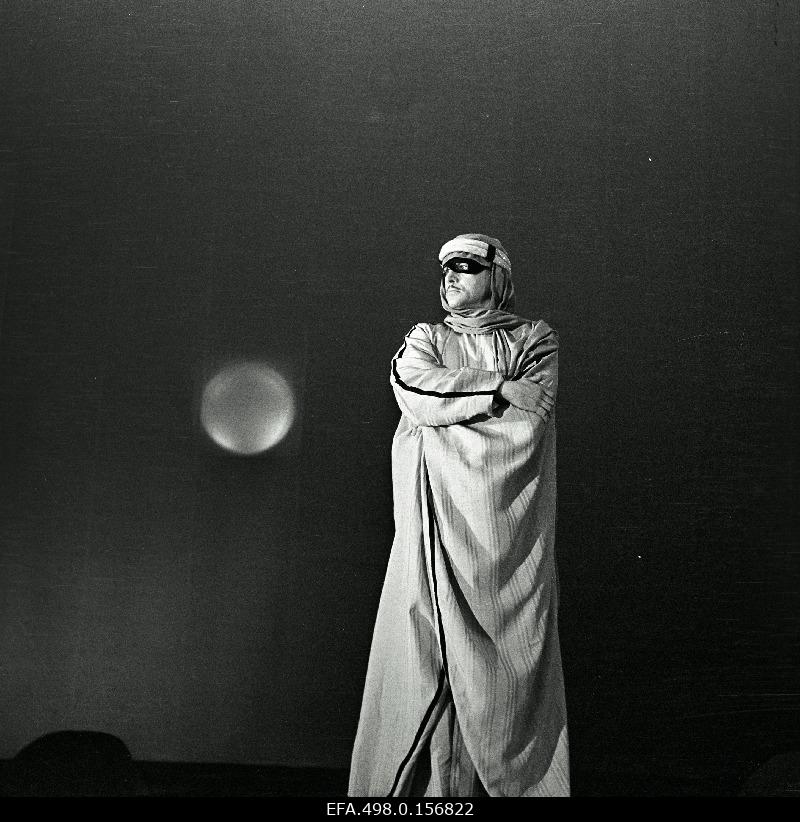 Rat “Estonia” soloistGeorg Ots Pierre Birabeau in s. Romberg operet “Kõrbelaul”.