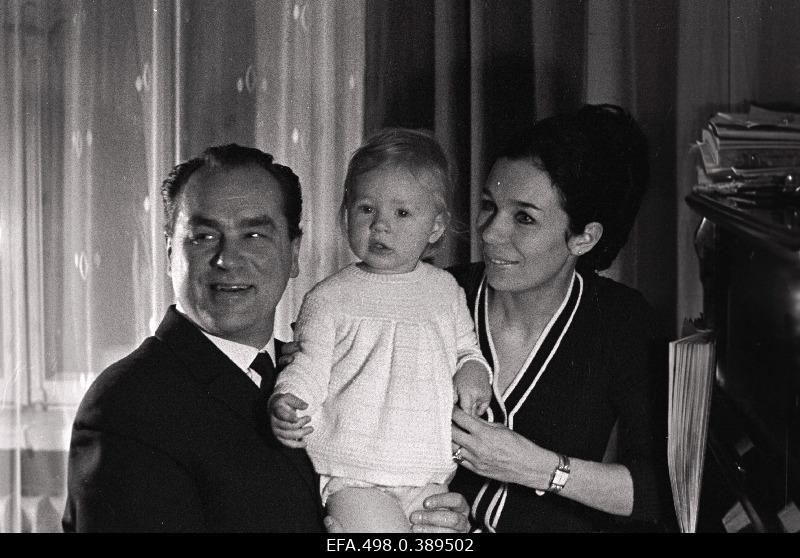 Georg Ots with her daughter Marianne and her husband Ilona.