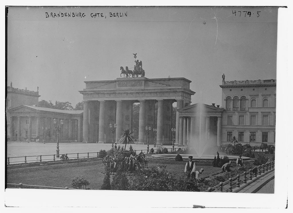 Brandenburg Gate, Berlin (Loc)