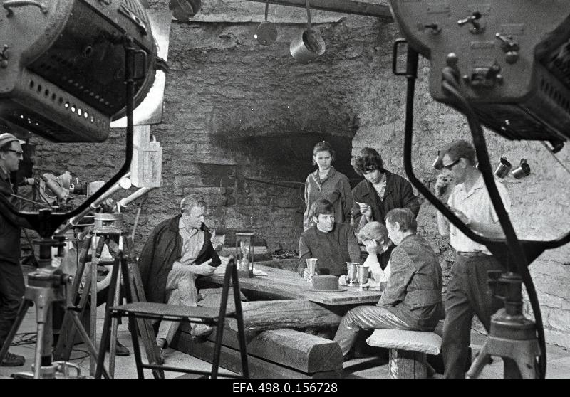 Filming the game film “Don Juan in Tallinn” of the studio “Tallinn Film”. On the left, the operator-reviewer Mihhail Dorovatovski, on the left: director-reviewer Arvo Kruusement, actors Jaak Tamleht, Gunta Virkava, Ants Eskola.