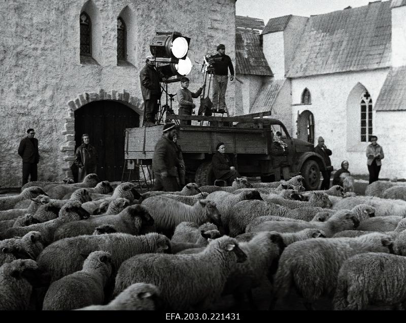 Jüri Garšnek, the operator and director of the Tallinn movie "Last reliikvia" plays a fight scene.