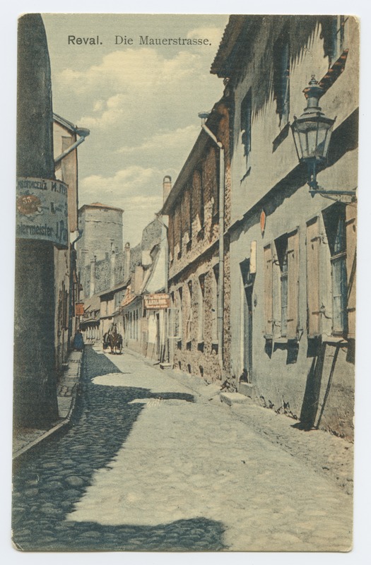 Tallinn. Wall between street. View by Viru Street