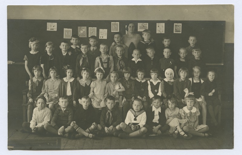 Group photo. Hiiu primary school class I 1938-1940 a