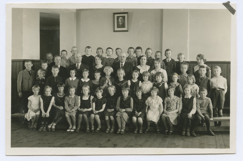 Group photo. Hiiu primary school IIa class 1938-1940