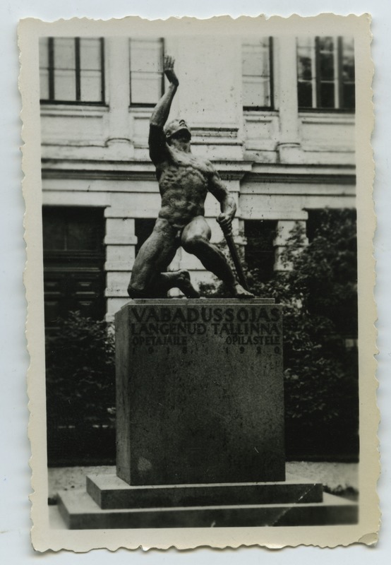 Tallinn. Tallinn teachers and students fell in the War of Independence at Real School