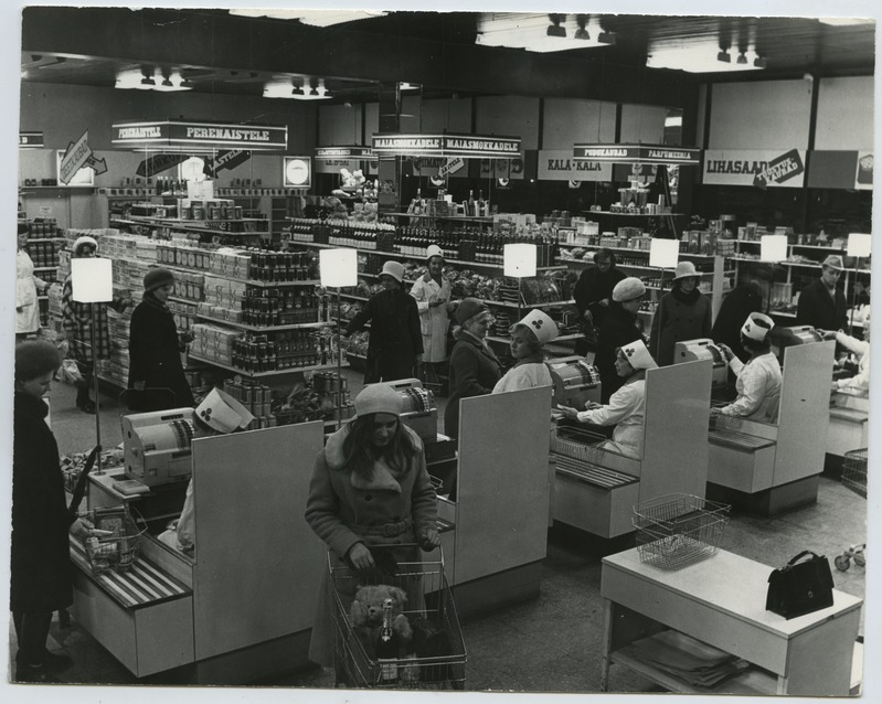 ABC Food Store in Mustamäe. View of the sales hall and cashiers.