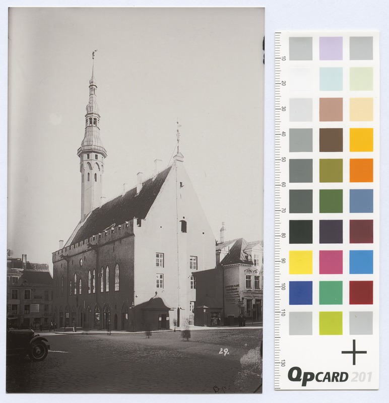 Sari Tallinn views. View of Raekoja.