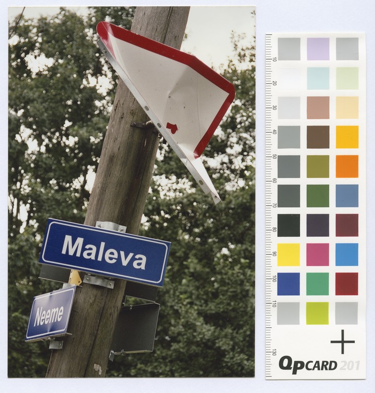 Street labels "Maleva" and "Neeme" on the old telephone post.