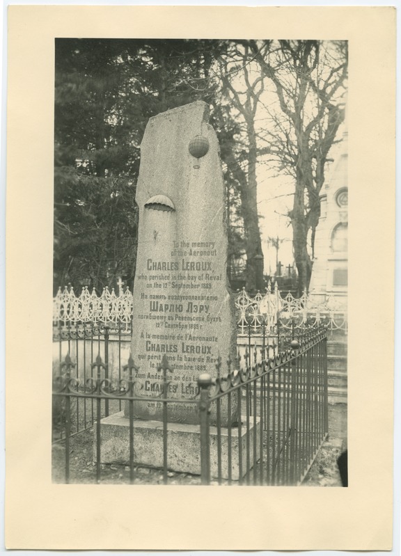 The grave of the French flyer Charles Leroux in the graveyard of Kopl in Tallinn.