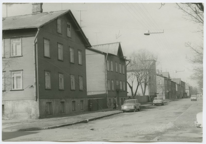 View along Kunder Street, buildings Kunder Street 28 and 36.