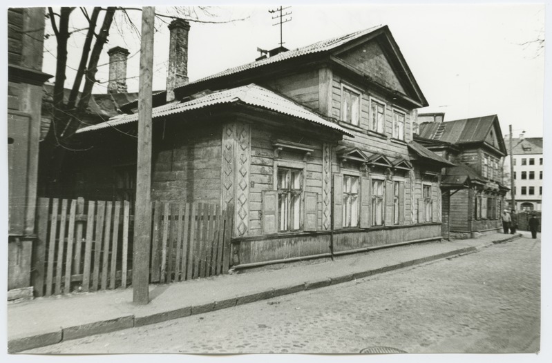 Double wooden house Karu Street 37.