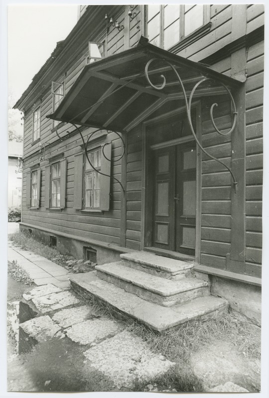 Peeter Süda Street 2 outdoor door and concealment of the building.