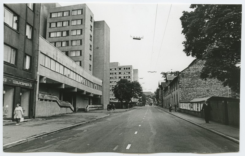 View along the Paldiski highway towards Toompea.