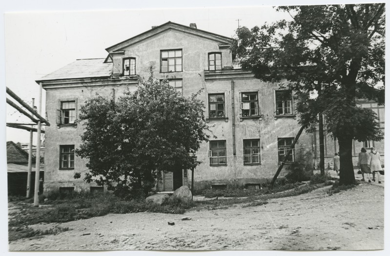 Paldiski highway 14a, double stone building courtyard view.