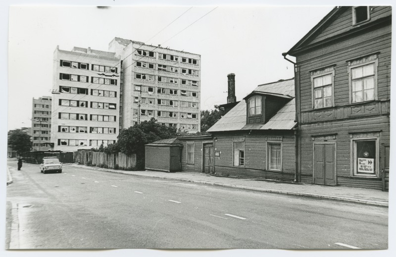 Paldiski highway 14 double wooden building.