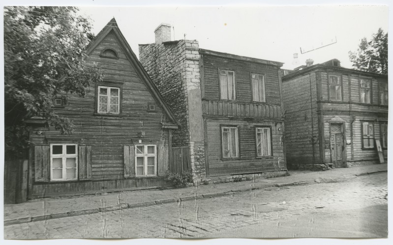 Small wooden buildings J. Tompi t. 13 a and 15