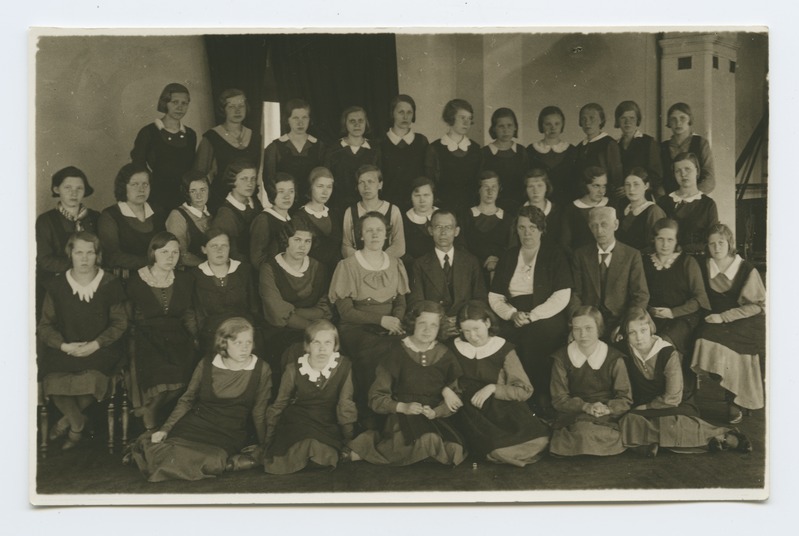 I Gymnasium 2nd grade students and teachers.