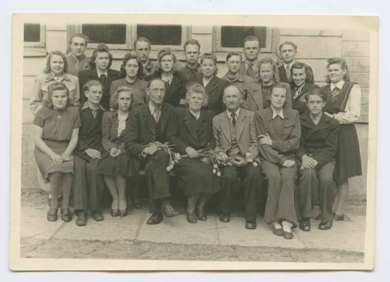 VI Workers' Youth High School students and teachers.