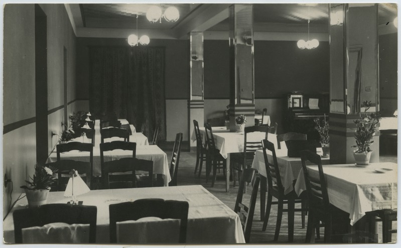 Nõmme, restaurant "Maxim", interior of the hall.