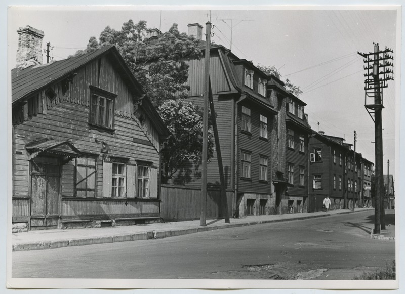 View along Lennuki t.