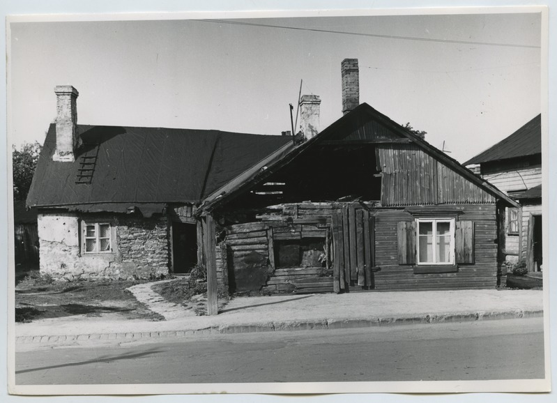 Aircraft t. 56 broken wooden house